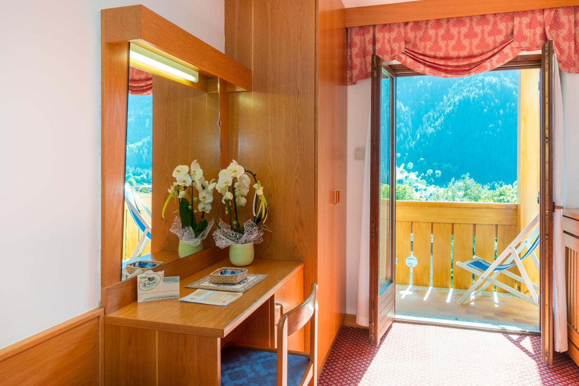 Hotel Bellavista Pinzolo Szoba fotó